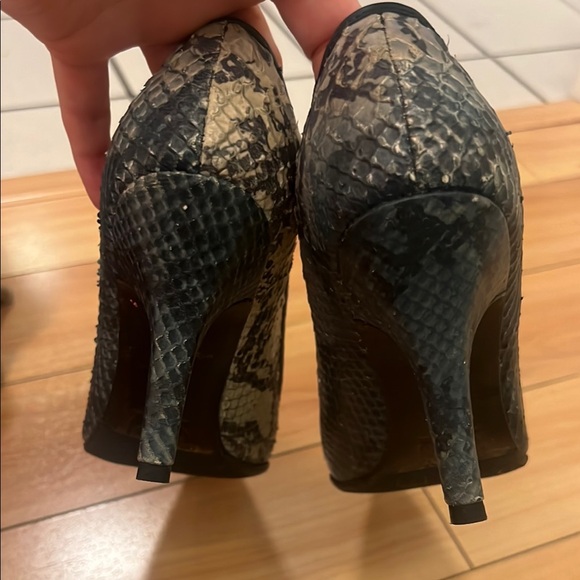 Cream Heels with Snakeskin Texture and High Thin Heel - Picture 3 of 4